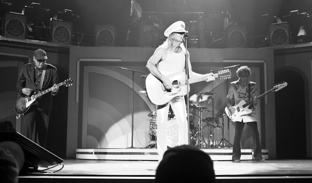 this image shows cheap trick and at the beginning
